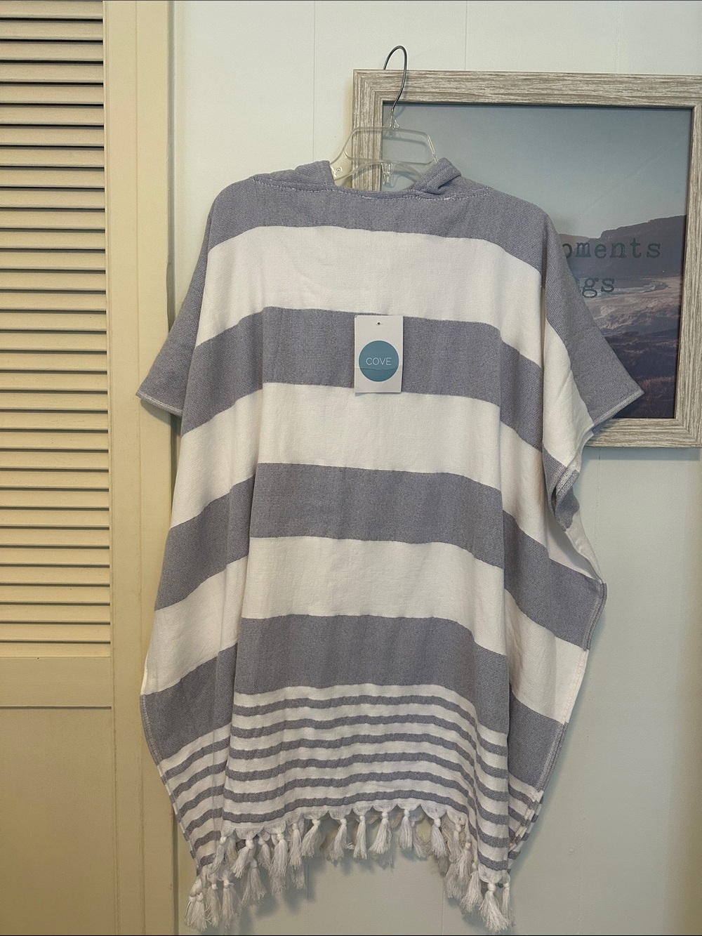 NWT Size About 35X66 Inches Cove Striped Hooded Beach Poncho - White & Purple